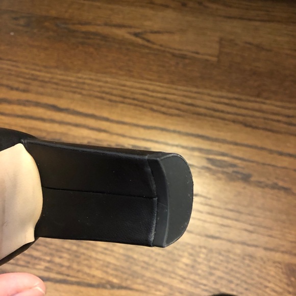 SALE!! EUC Ann Taylor leather heels - Picture 9 of 10